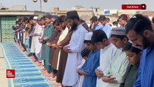 Pakistanlılar sıkı güvenlik önlemleri altında Cuma Namazını kıldı