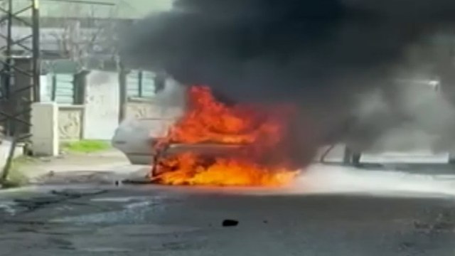Seyir halindeki araç alev alev yandı, o anlar kamerada