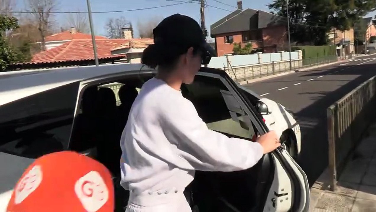 Tamara Gorro aparece cojeando, y sin Cayetano, tras su paso por el hospital