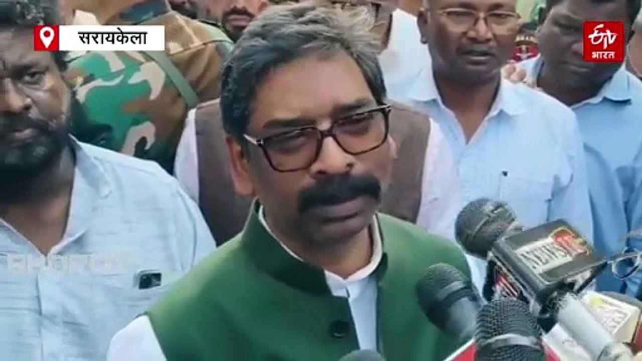 पूर्व सीएम चंपाई सोरेन के पौत्र के अंतिम संस्कार में शामिल हुए मुख्यमंत्री हेमंत सोरेन, दिवंगत आत्मा की शांति के लिए की प्रार्थना