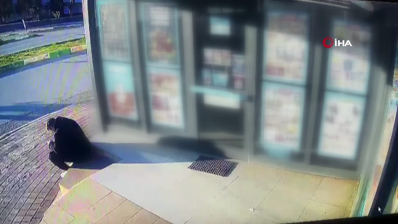 Antalya'da dehşet anları! Saniyelik refleksle ölümden kurtuldu