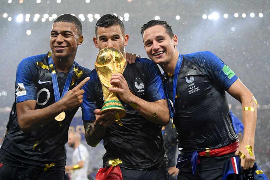 Follia Lucas Hernandez, fa installare la statua di un gorilla di 4 metri per festeggiare il Mondiale