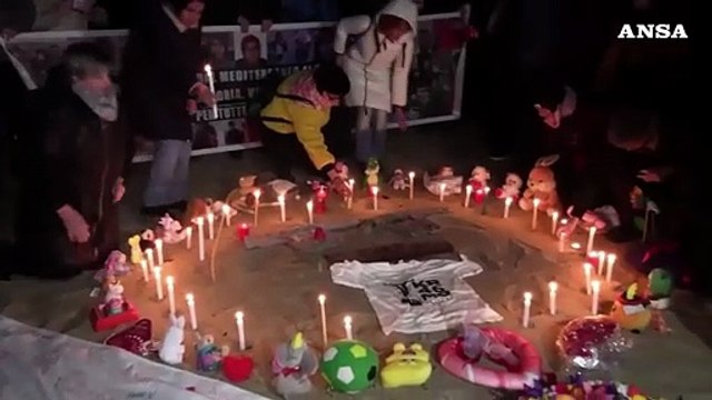 Naufragio Cutro, veglia sulla spiaggia per il terzo anniversario