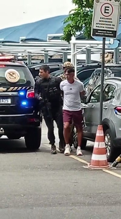 Vídeo mostra chegada de Adilsinho à sede da PF no Rio; assista