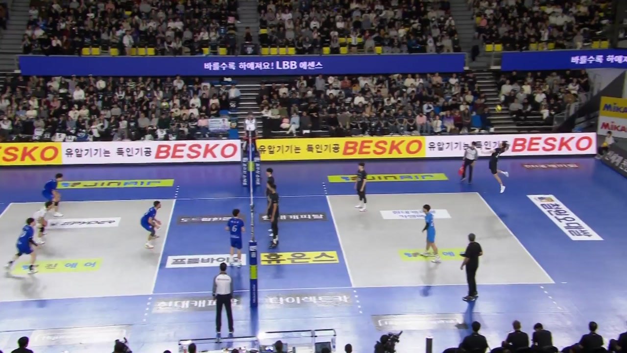 한국전력, 현대캐피탈 잡고 3위 맹추격...GS칼텍스도 4위 복귀 / YTN