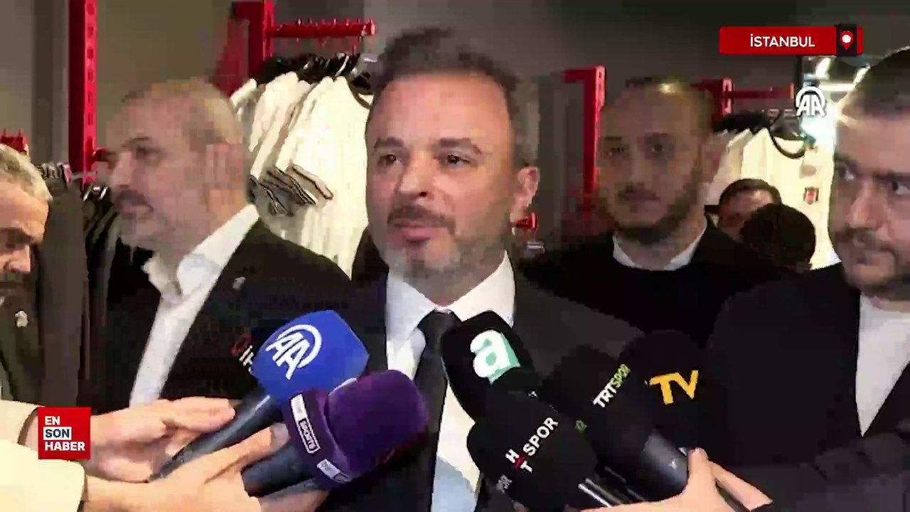 Beşiktaşlı futbolcu Hyeon-gyu Oh, imza gününde taraftarlarla buluştu