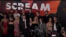 "Scream 7", sul tappeto nero le star per la prima a Los Angeles