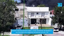 Enorme columna de humo negro y varias dotaciones de Bomberos en el incendio de un depósito de pinturas en la Av. 122
