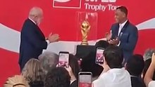 Lula e Cafu recebem taça da Copa do Mundo de 2026, em Brasília