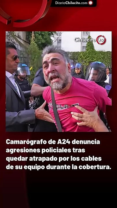 Camarógrafo de A24 denuncia agresiones policiales tras quedar atrapado por los cables de su equipo durante la cobertura.