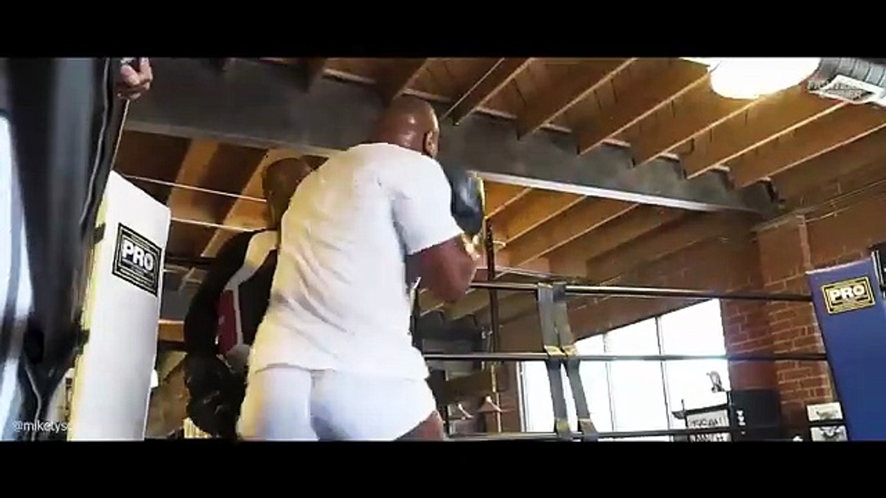 INSIDE CAMP- Mike Tyson TRAINING With Evander Holyfield Before Floyd Mayweather Fight