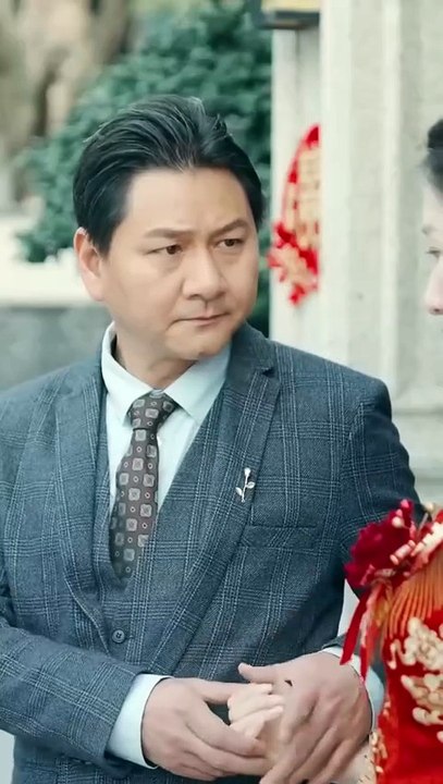 1_وُلد بقوة خارقة وأخفى قدراته، حتى داسوا والده، فانفجر غضبه وسحق خصومه بالحائط بلكمة واحدة!.mp4