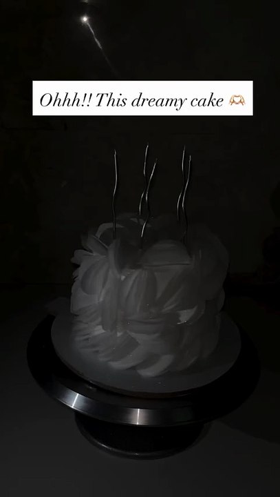 The most satisfying minimalist cake reveal...