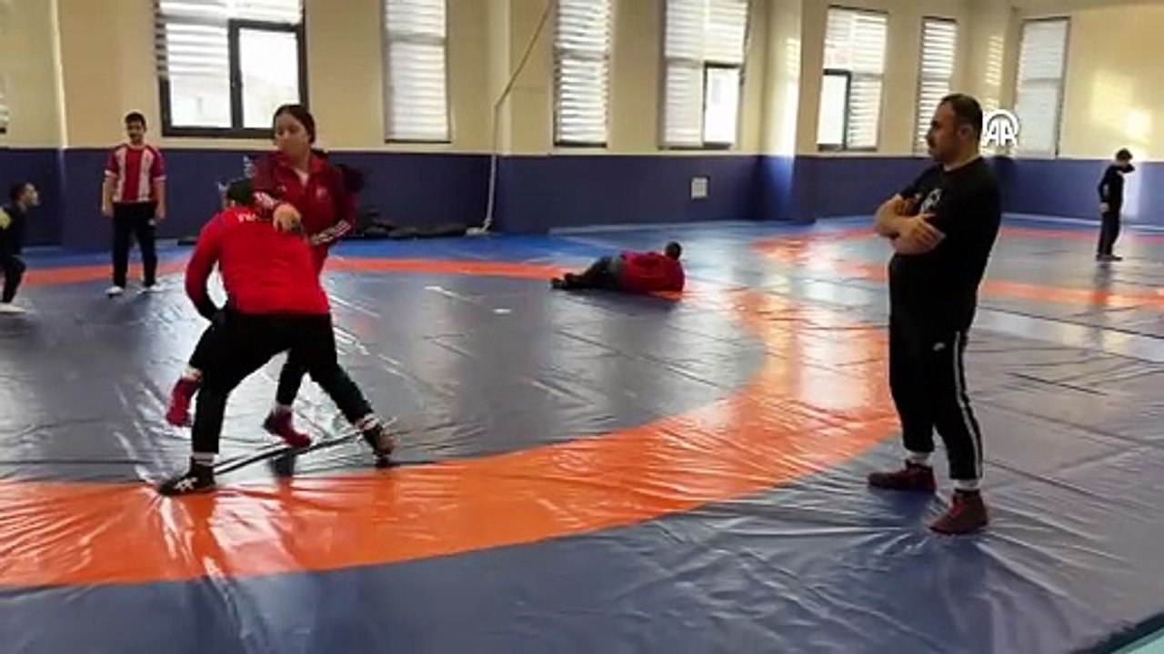 Milli güreşçi Esma Nur Kara, Avrupa ve dünya şampiyonasında kürsüde olmak için çalışıyor: | Ajansspor | AA