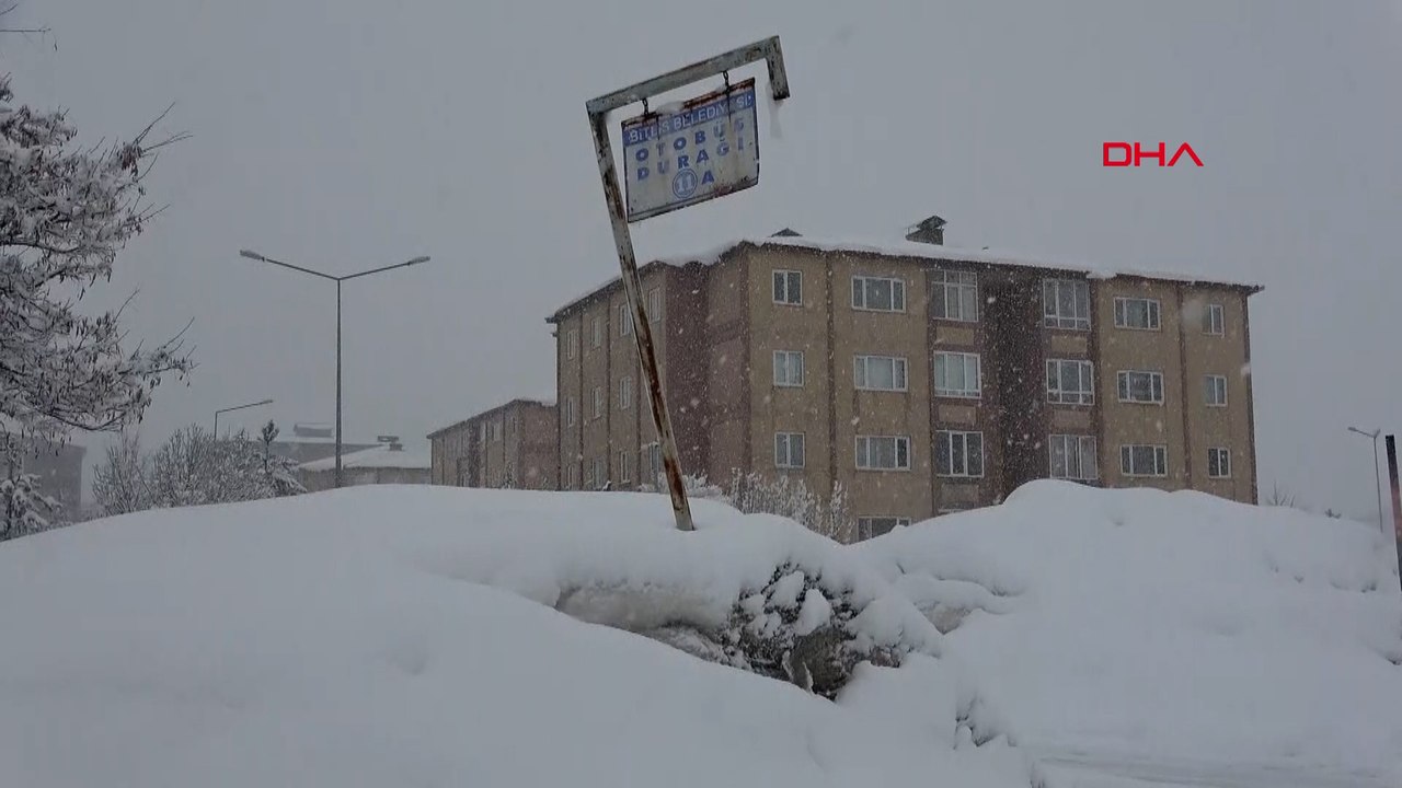 Bitlis'te kar kalınlığı 70 santimetreyi buldu; 304 köy ve mezra yolu kapandı
