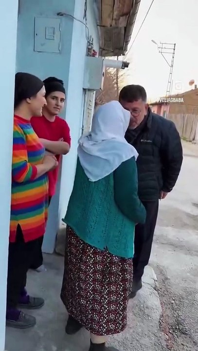 CHP’li Veli Ağbaba film seti kurdu! Ramazan kolisi değil reklam kolisi