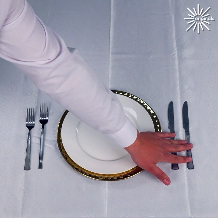 Did you know this is how you're supposed to set a dinner table?