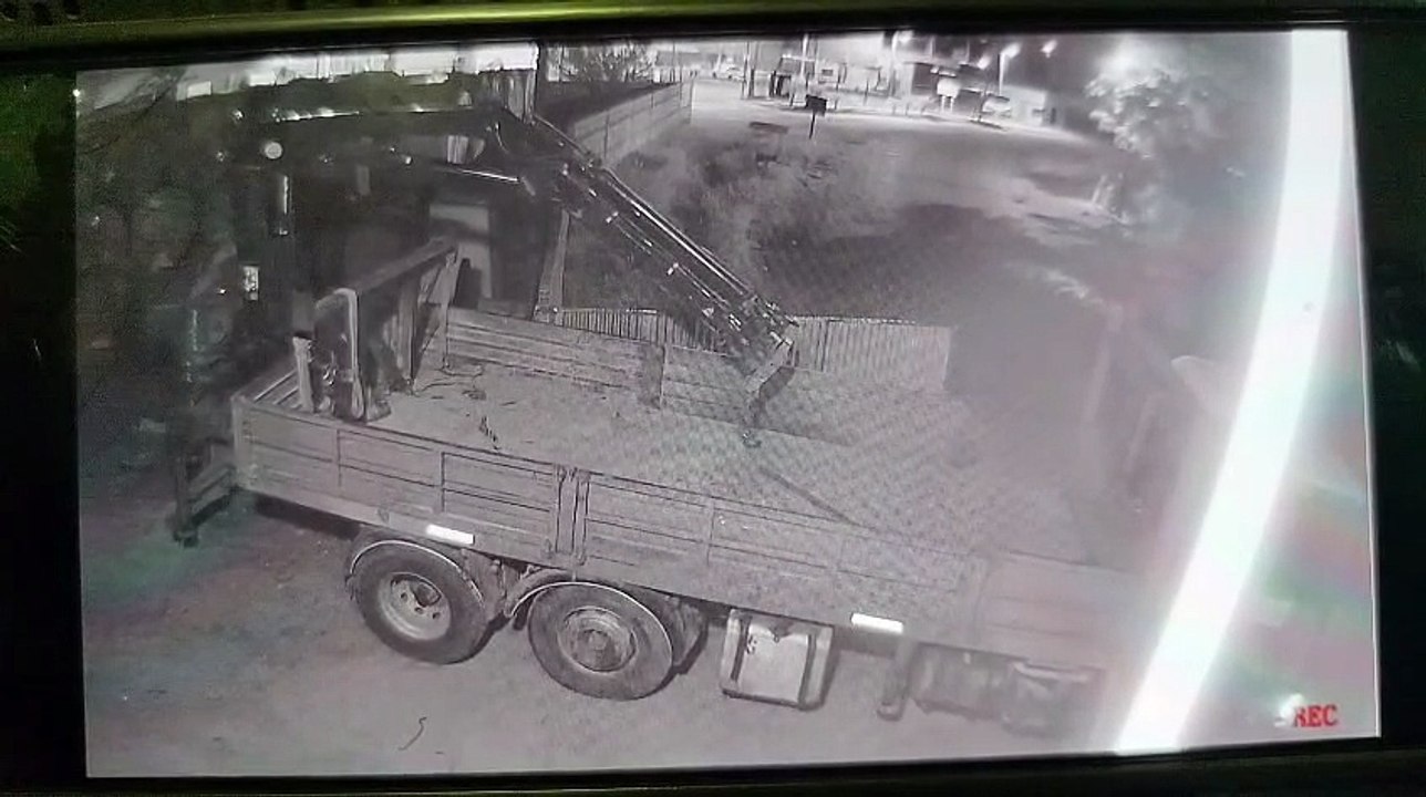 Roban camión Scania y una bobina de cable