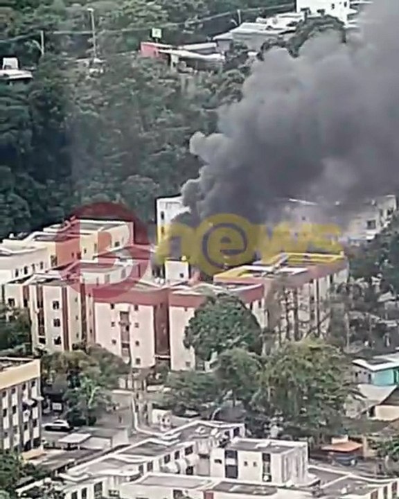 Incêndio de grandes proporções atinge prédio no Vale dos Rios