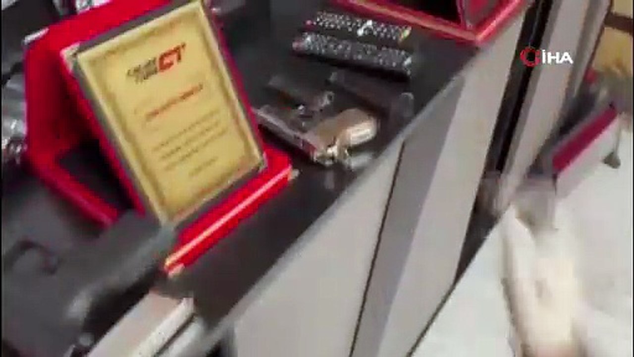 Evini cephaneliğe çeviren şahıs gerçekleştirilen operasyonla tutuklandı- İkametinde suikast silahları ve uzun namlulu tüfek bulundu