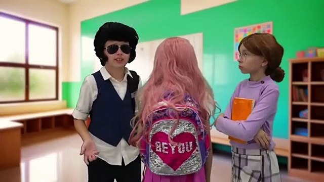 Alisa y su amigos Stacy y Johny - cuentos para niños sobre la amistad en la escuela