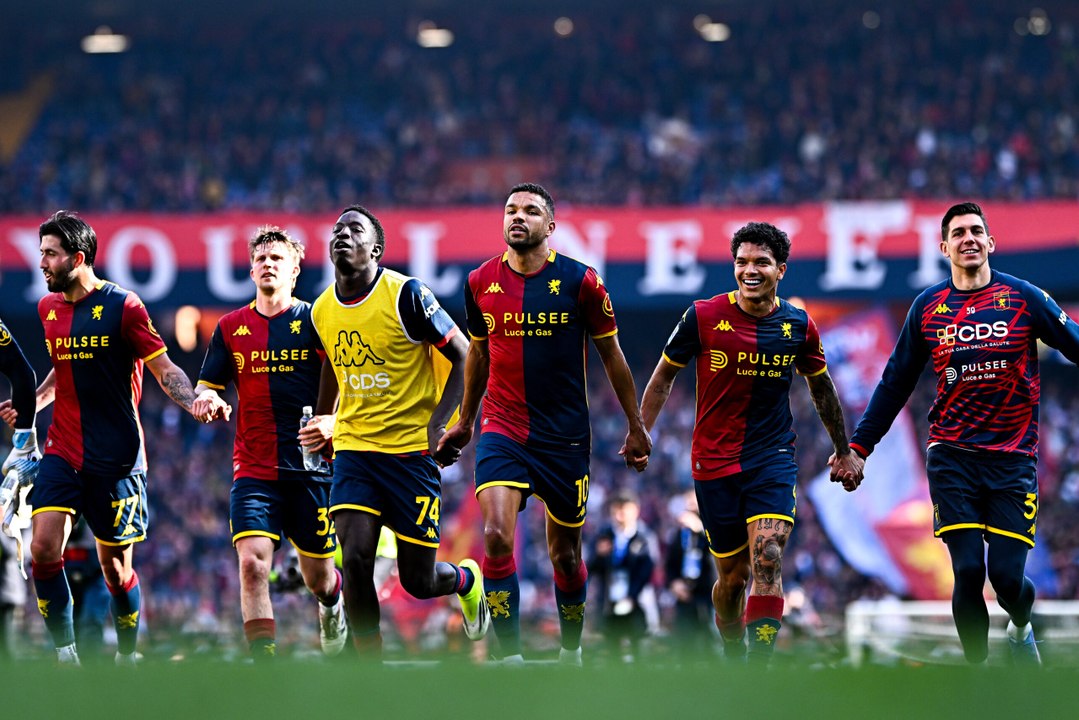 Il Genoa si sfida...all'ultima canzone: standing ovation per Colombo