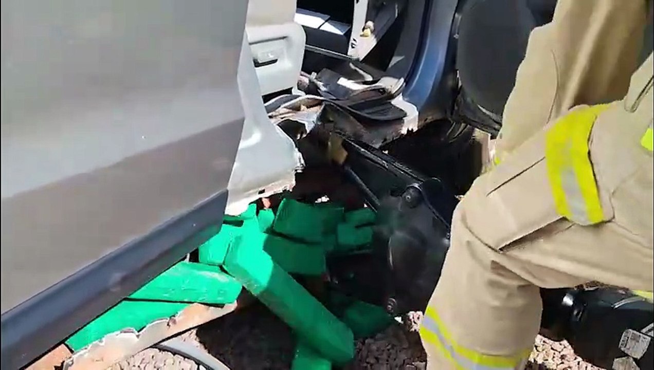 PRF apreende SUV "recheada" de maconha na BR-369, na região de Goioerê