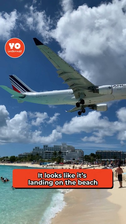 Plane Landing at Princess Juliana International Airport, Maho Beach, Sint Maarten