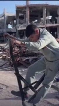 كيف يعيش الفلسطينيون حياتهم قرب الخط الأصفر في غزة؟