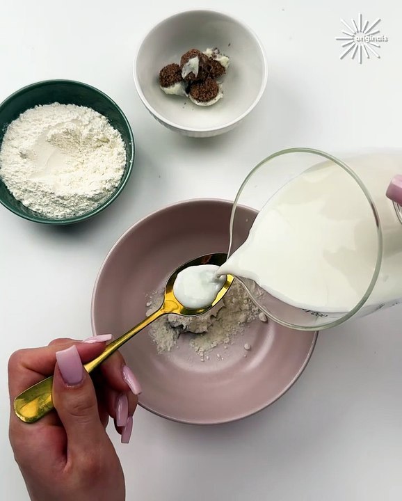 Delicious and easy Kinder Joy cookie! 🍪😋