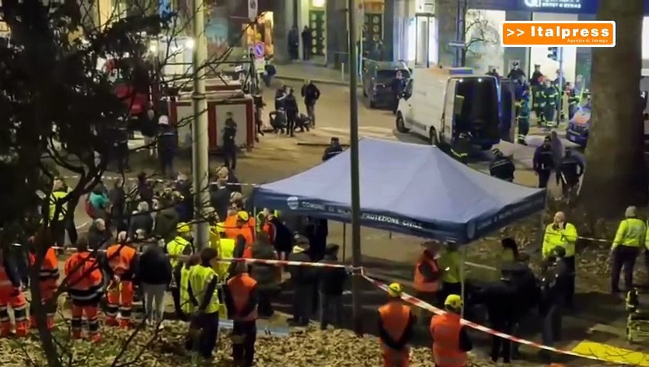 Milano, tram deraglia e si schianta su un palazzo: 2 morti e decine di feriti