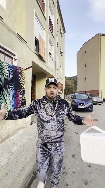 CUANDO TE MUERDE UN GITANO 🤣 #gitanos #humor #comedia #risas #parodia #españa  #losbariogitano  #comunidadgitana  #vivalosgitanos