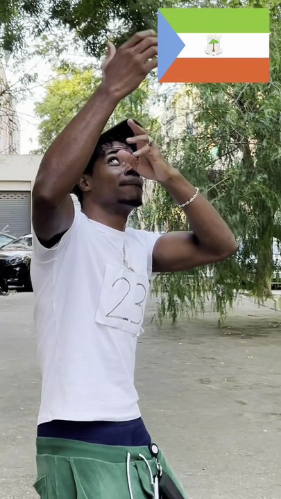 OLIMPIADAS DEL BARRIO 🤣🇪🇸😬 #humor #comedia #olimpiadas #barrio #broma #bromas #raval #marruecos #broma  #moros  #España  #extranjero  #apuñaladas  #envidia  #rincón