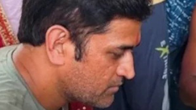 Dhoni ने IPL से पहले माता के दरबार में लगाई हाजिरी