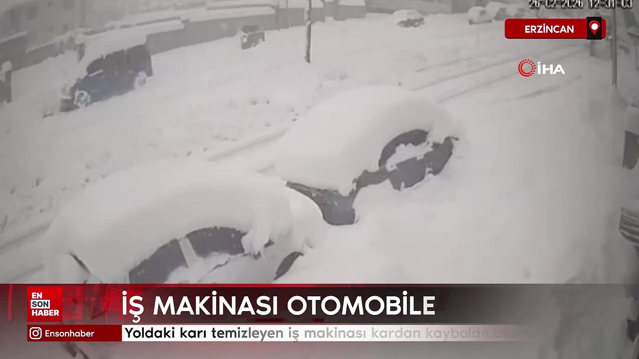 Erzincan'da kar temizleyen iş makinası otomobile çarptı