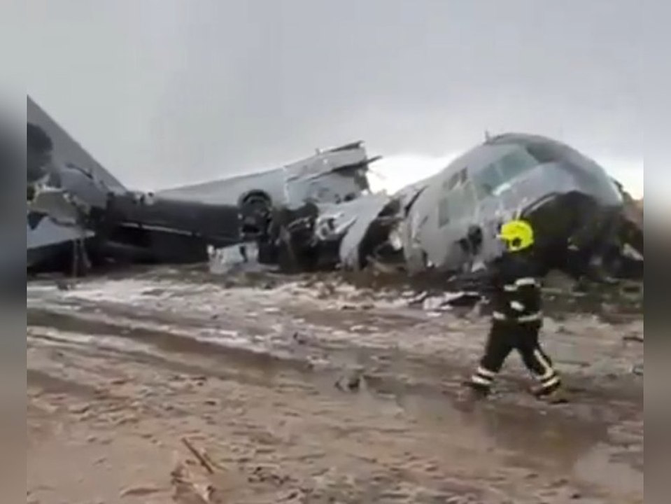 Bargeld-flieger verunglückt: anwohner plündern absturzstelle