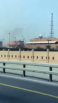 Imágenes de un misil balístico iraní impactando contra la sede de la Quinta Flota de la Armada de Estados Unidos en la Actividad de Apoyo Naval (NSA) de Baréin a primera hora de hoy.