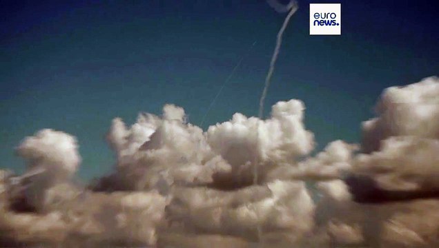 Sistemi di difesa israeliani intercettano missili iraniani sopra Haifa