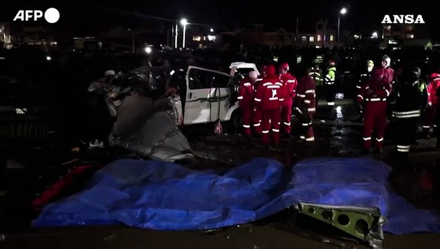 Aereo militare si schianta in Bolivia, polizia e soccorritori sul luogo dell'incidente