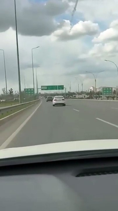 Erbil’deki ABD Konsolosluğu’na düzenlenen saldırı anı ve hava savunma sistemlerinin karşılık verdiği anlar görüntülendi