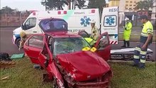 Urgente: Forte colisão entre carro interdita BR-277, em Cascavel