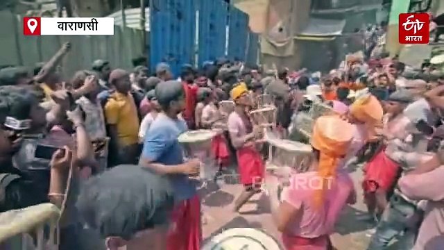 काशी में चिताओं के बीच खेली चिता भस्म की होली, जानिये क्या है महाश्मशान मणिकर्णिका की यह मान्यता?