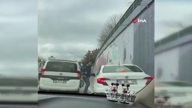 Bursa’da araçtan indi, ehliyeti gitti...Yol verme tartışmasına 180 bin lira ceza