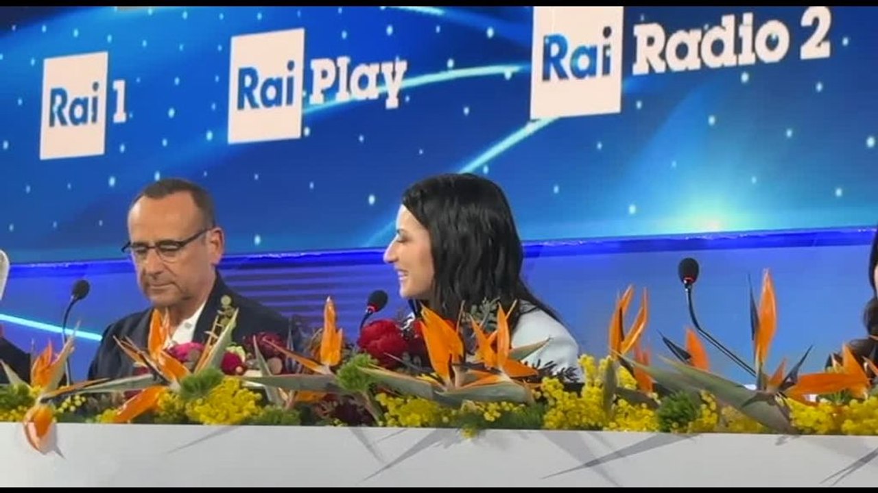 Sanremo, Laura Pausini e l'abbraccio con Conti: "Carlo ti voglio bene"