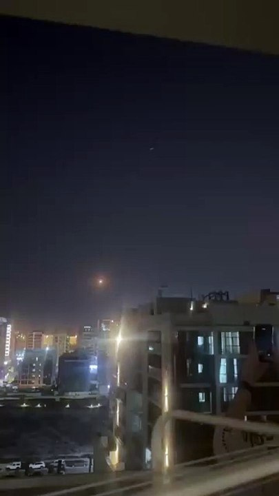 Attacco USA-Israele all'Iran: colonne di fumo a Dubai