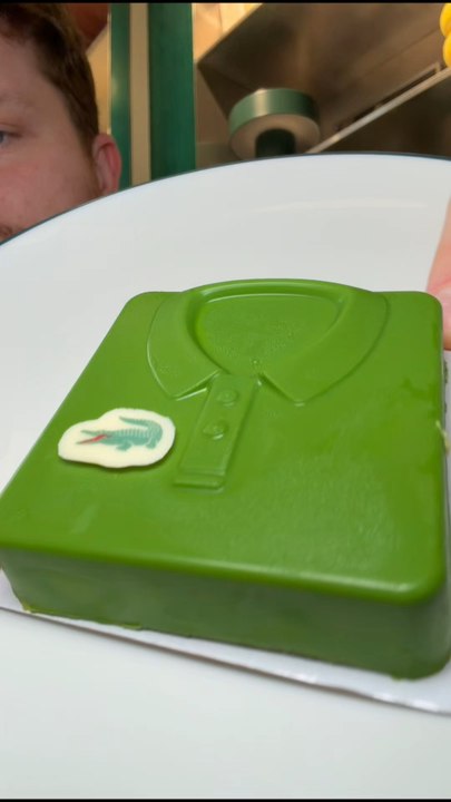 Le café Lacoste à Paris 😍✨ j’ai goûté tous les polos et je peux vous dire qu’il y en a pour tous les goûts 😱✨ Moi j’avoue que mon petit préféré c’est celui à la vanille de Madagascar et au biscuit amandes 😍✨Et toi c’est quoi ton préféré ?