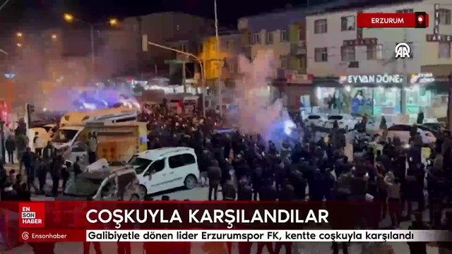 Galibiyetle dönen lider Erzurumspor FK, kentte coşkuyla karşılandı