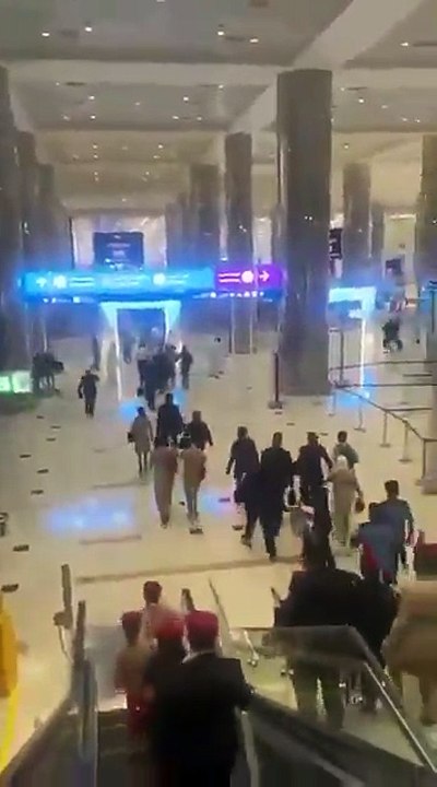🚨 L’aéroport international de Dubaï en cours d’évacuation après des informations faisant état d’une frappe de missile ✈️💥🇦🇪