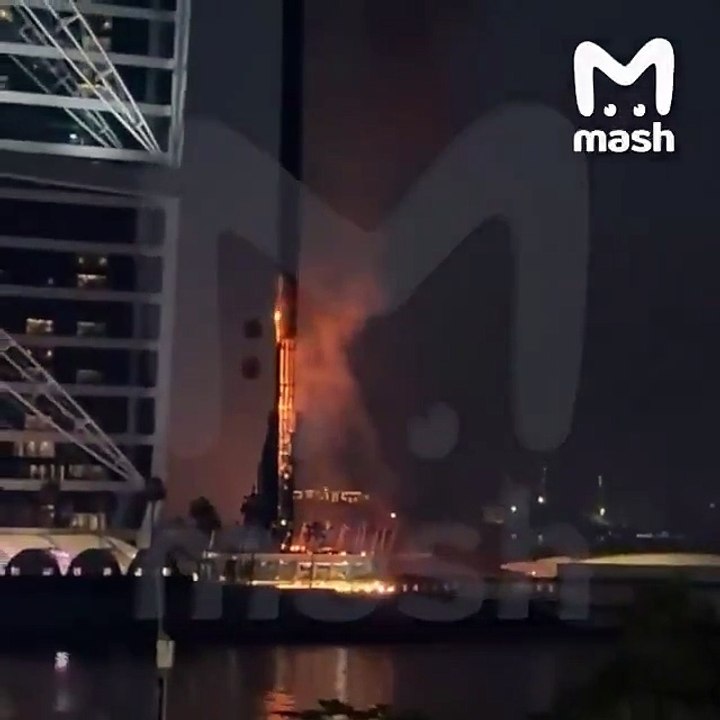 🎥🔥🇦🇪 Une vidéo montre un incendie près du Burj Al Arab à Dubaï lors de l’attaque iranienne 💥