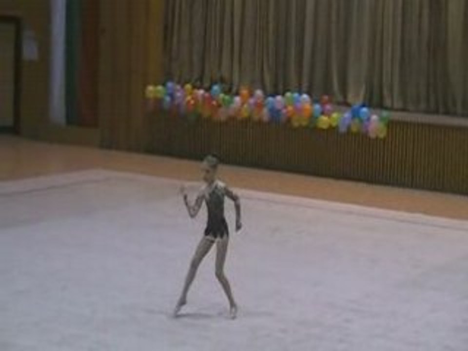 Anelia Djivondova "Golden Hoop" 2008 Rope